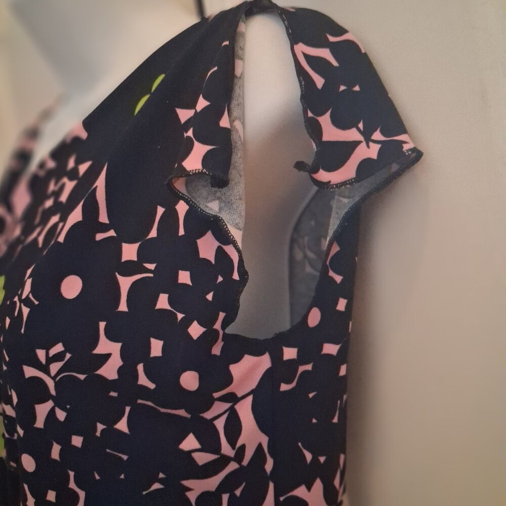 BCBG Paris Contemporary Floral Ruffle blouse - Picture 4 of 8
